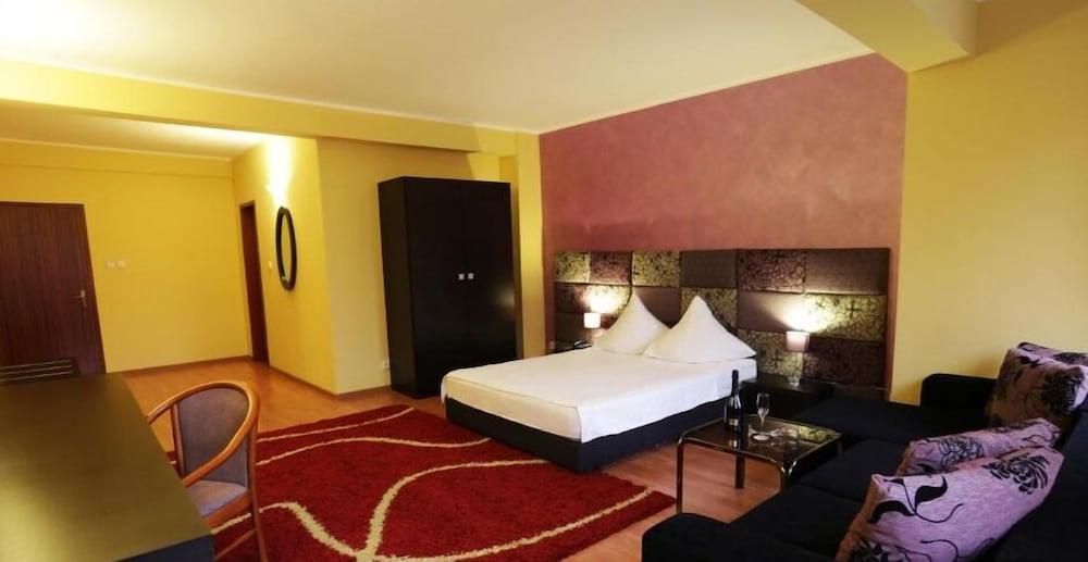 טימישוארה Hotel Perla מראה חיצוני תמונה