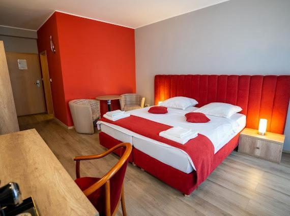טימישוארה Hotel Perla מראה חיצוני תמונה