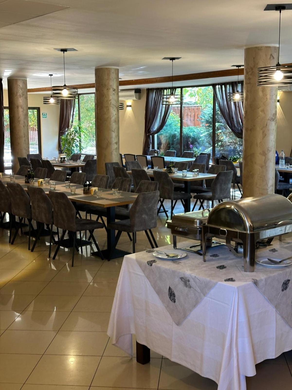 טימישוארה Hotel Perla מראה חיצוני תמונה